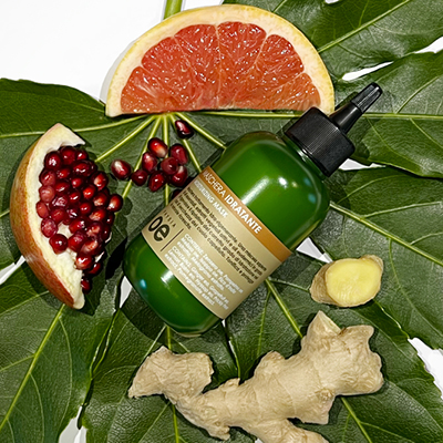 immagine del prodotto della maschera idratante ambientata su sfondo neutro e attorno tutti gli ingredienti